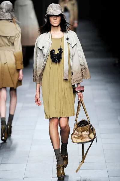 Look 3